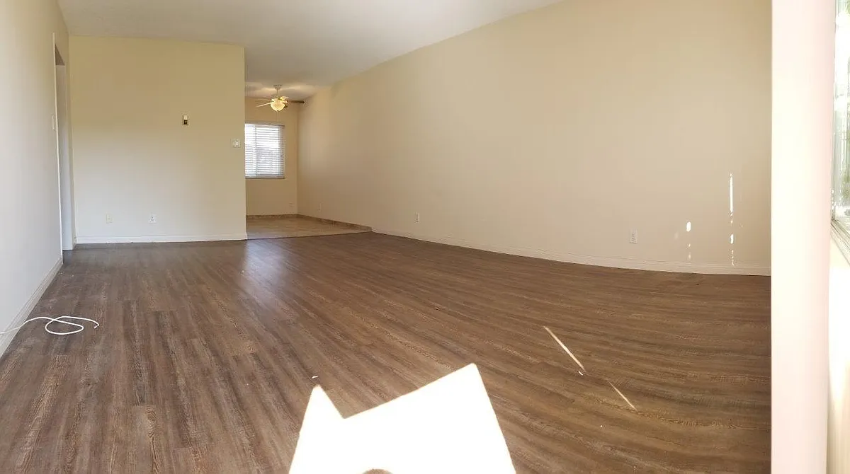 Building Photo - 21015 Wood Ave #B