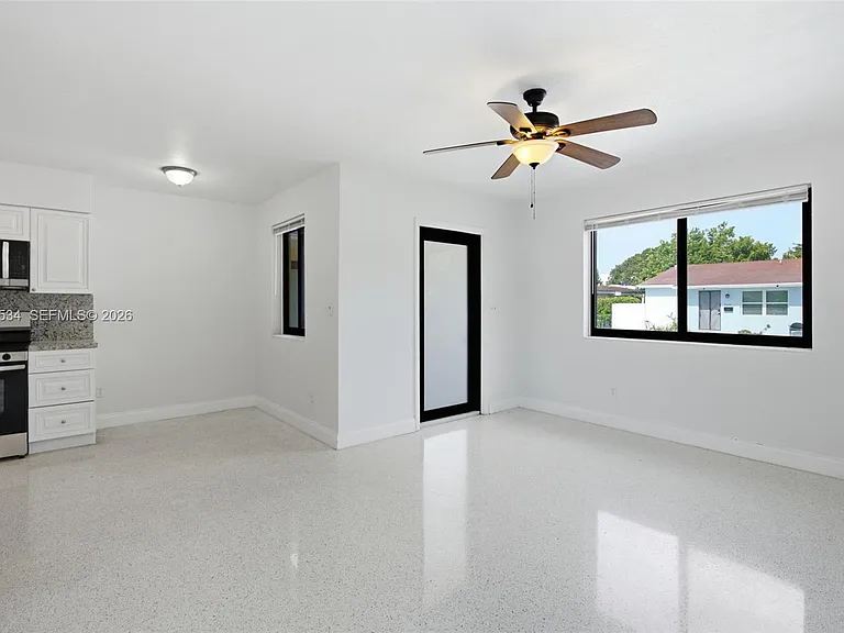 2625 SW 29th Ave #2625 — Photo 5