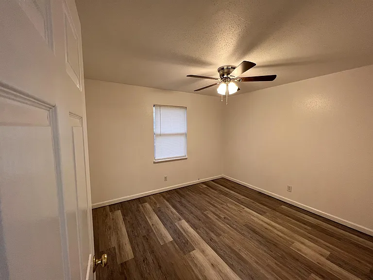 411 E Osborn St — Photo 6