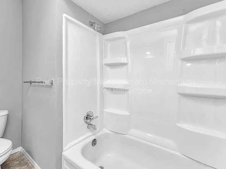 3204 N Wildan Ave — Photo 23
