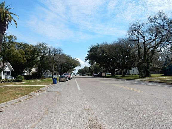 3rd image of 302 5th Ave N