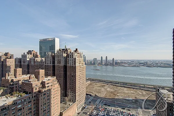 Sold by Bellmarc Realty | media 6