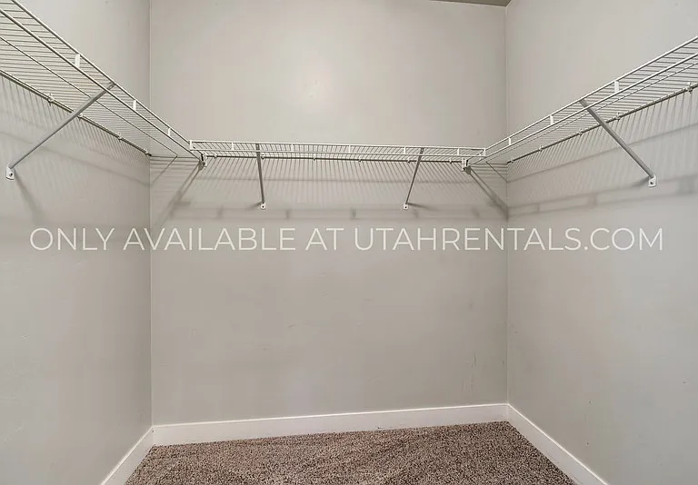 97 W Silver Springs Dr — Photo 18