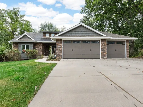 6827 42nd St NE, Cedar Rapids, IA 52411