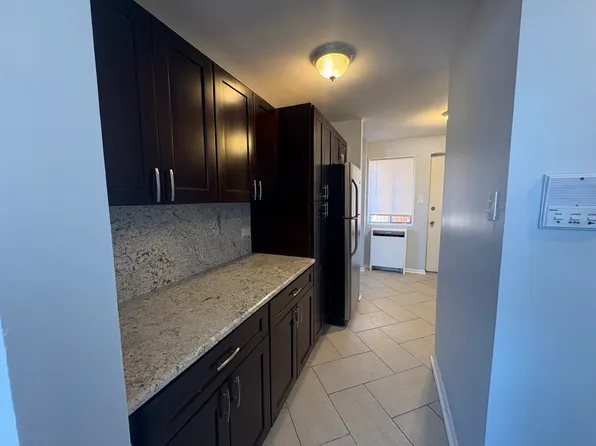 747 E 84th Pl APT 2N, Chicago, IL 60619