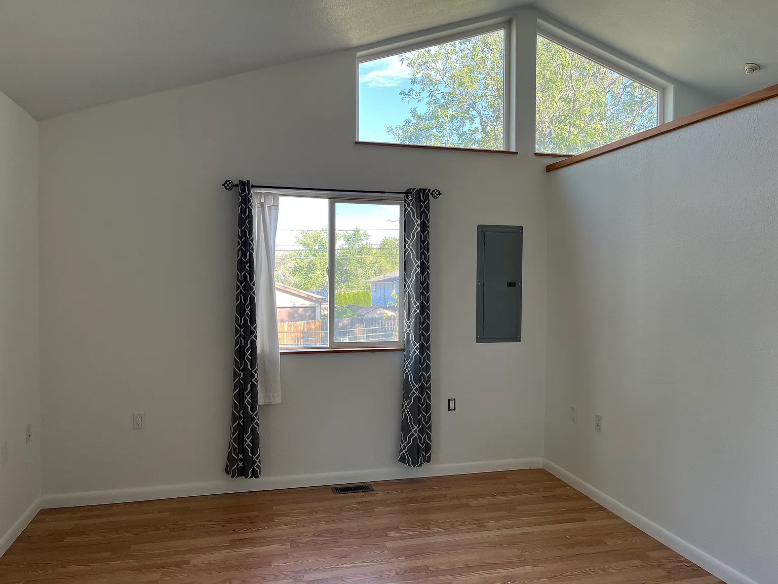 1 bed, 1250 sqft, $2,300 — Photo 3