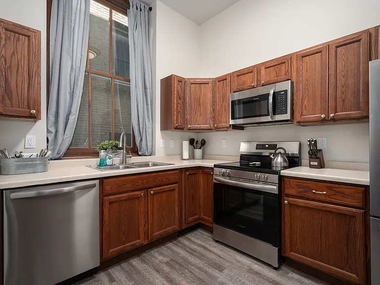 City Hall Apartments — Photo 13