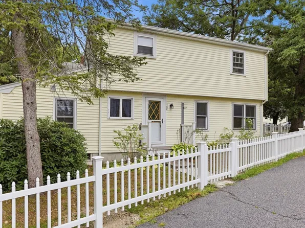 107 Pond St, Rockland, MA 02370