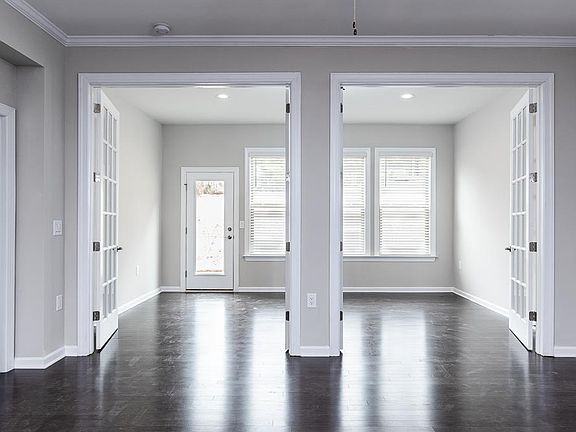 3rd image of 1008 Morristown Cir