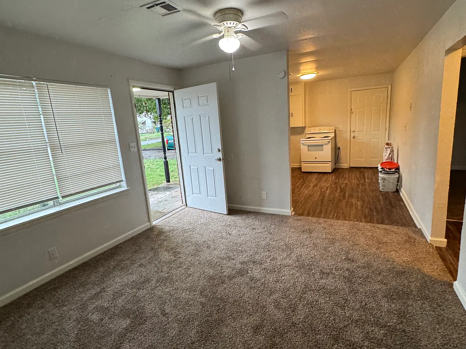 3 bed, 864 sqft, $1,450 — Photo 3