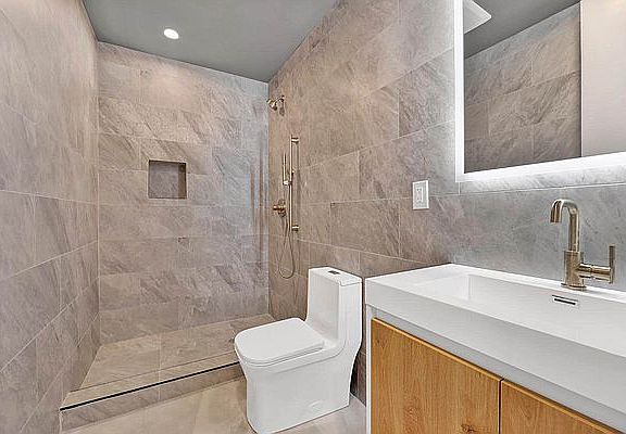 5th image of 637 Quincy St #1D