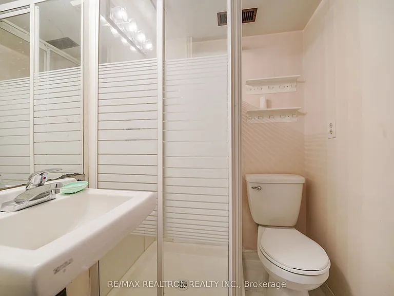 25 Cardwell Ave #24 — Photo 37