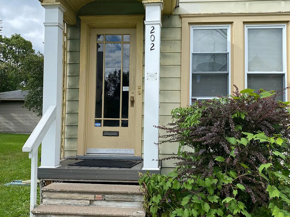202 Ulster St #3