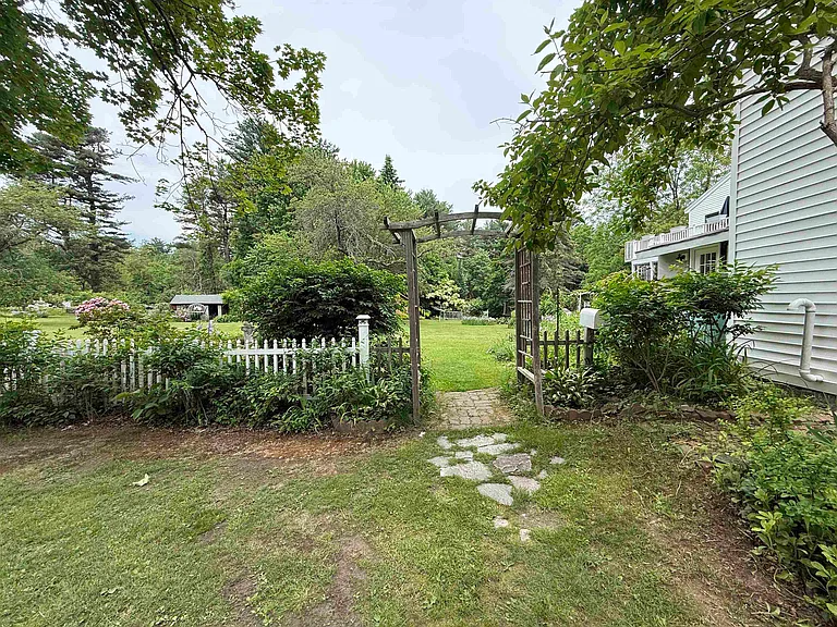 6 Griffin Ave #A — Photo 31
