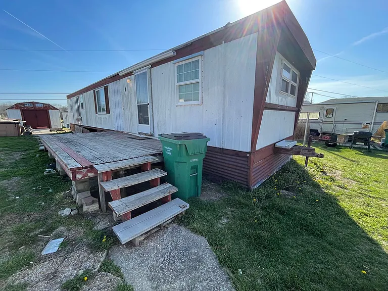 503 E Main St — Photo 30