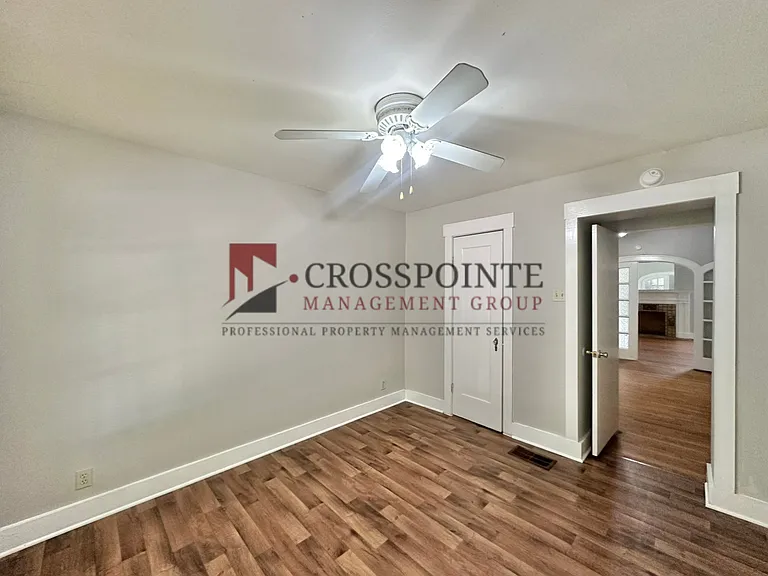 College Ave Triplex — Photo 10