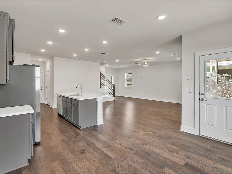 15607 Ellinger Dr — Photo 10
