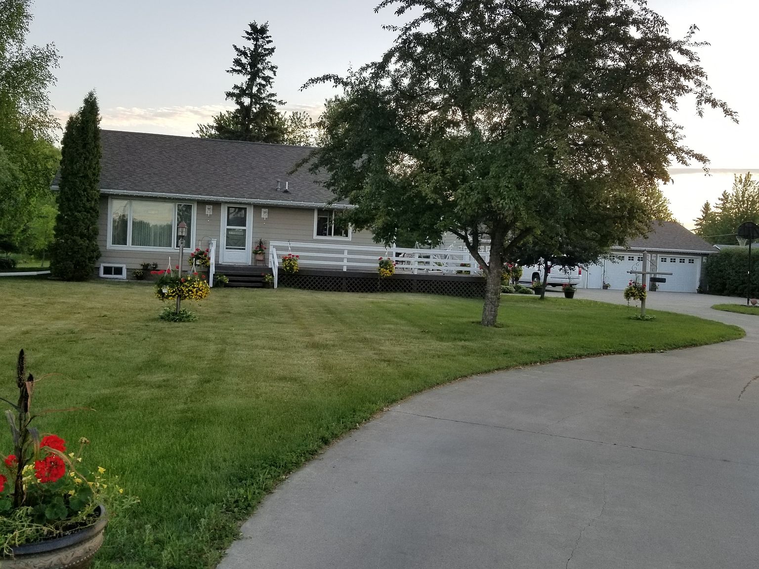 712 Main St W, Baudette, MN 56623 Zillow