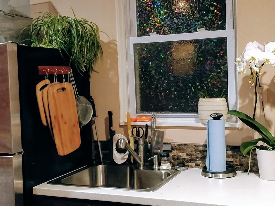Kitchen sink with dishwasher and sink disposal