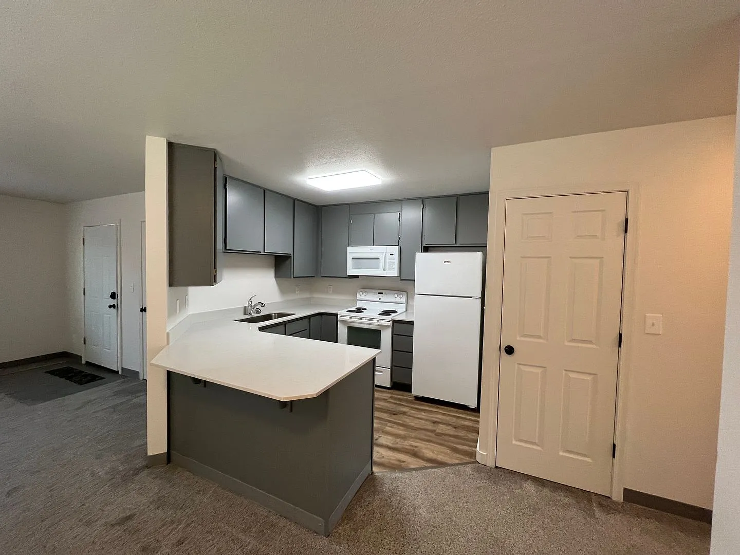 806 E White Birch Ave — Photo 1