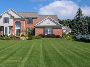 365 Oakwright Ct NE, Ada, MI 49301