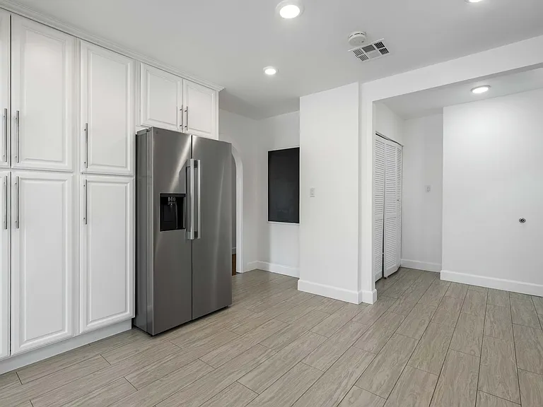 4733 Ambrose Ave — Photo 15