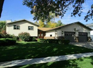 1712 S Reno Dr, Bismarck, ND 58504