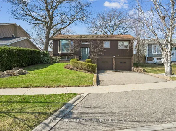 3232 Crosstree Ct, Mississauga, ON L5L 1G7