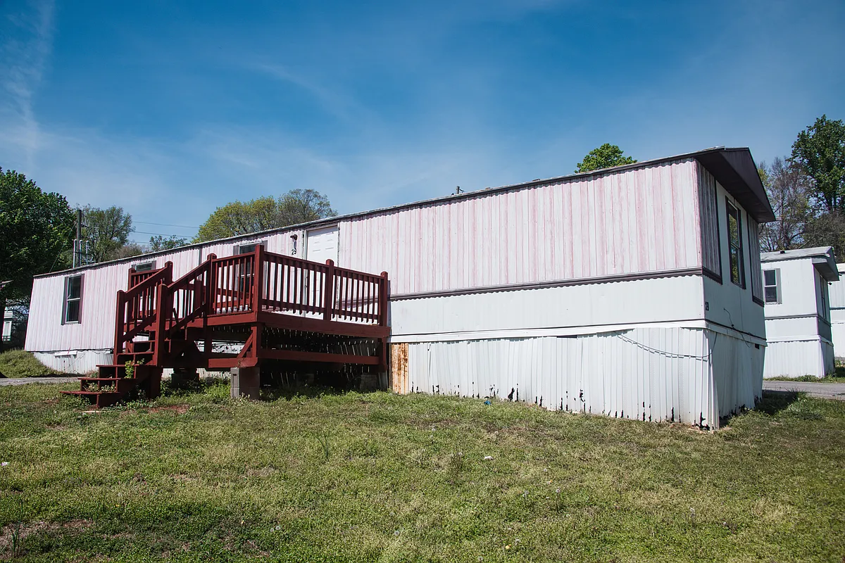 Building Photo - 300 Randell Dr #29