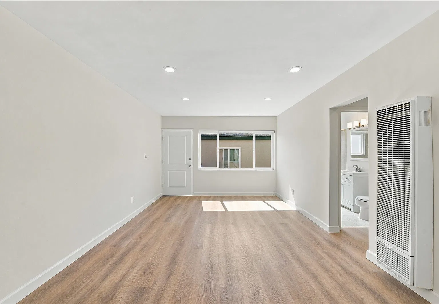 3 bed, 1200 sqft, $4,295 — Photo 3