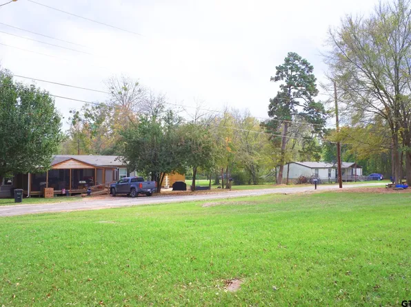 5000 Woodcastle Dr, Chandler, TX 75758