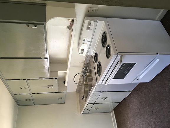 3rd image of 105 E 21st St