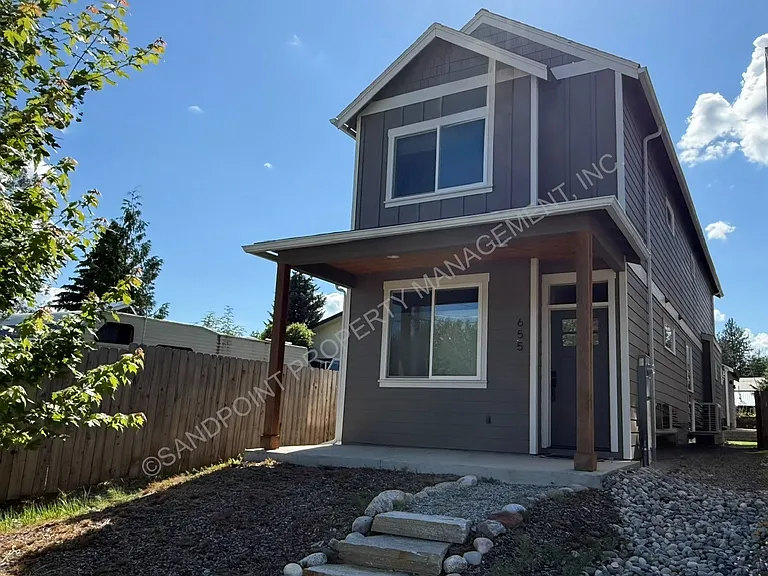 655 Oak Ave — Photo 1