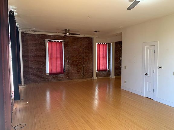 3rd image of 601 Main St APT 302
