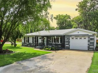 11 Oak Dr, Caseyville, IL 62232