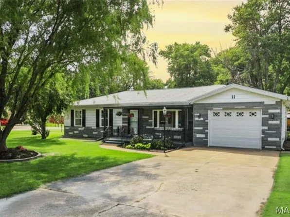 11 Oak Dr, Caseyville, IL 62232
