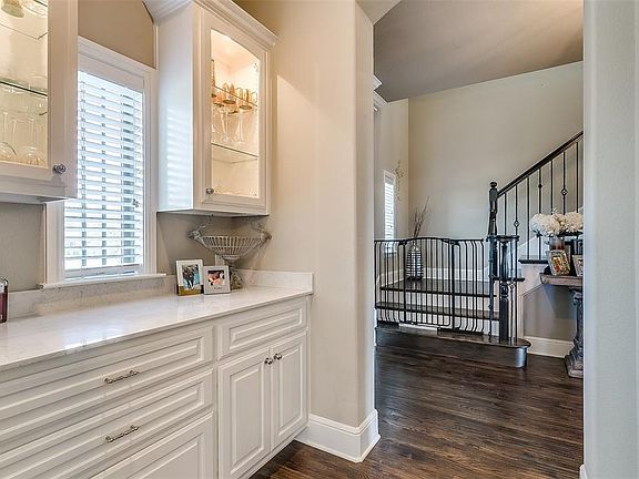 4th image of 233 Parkview Dr