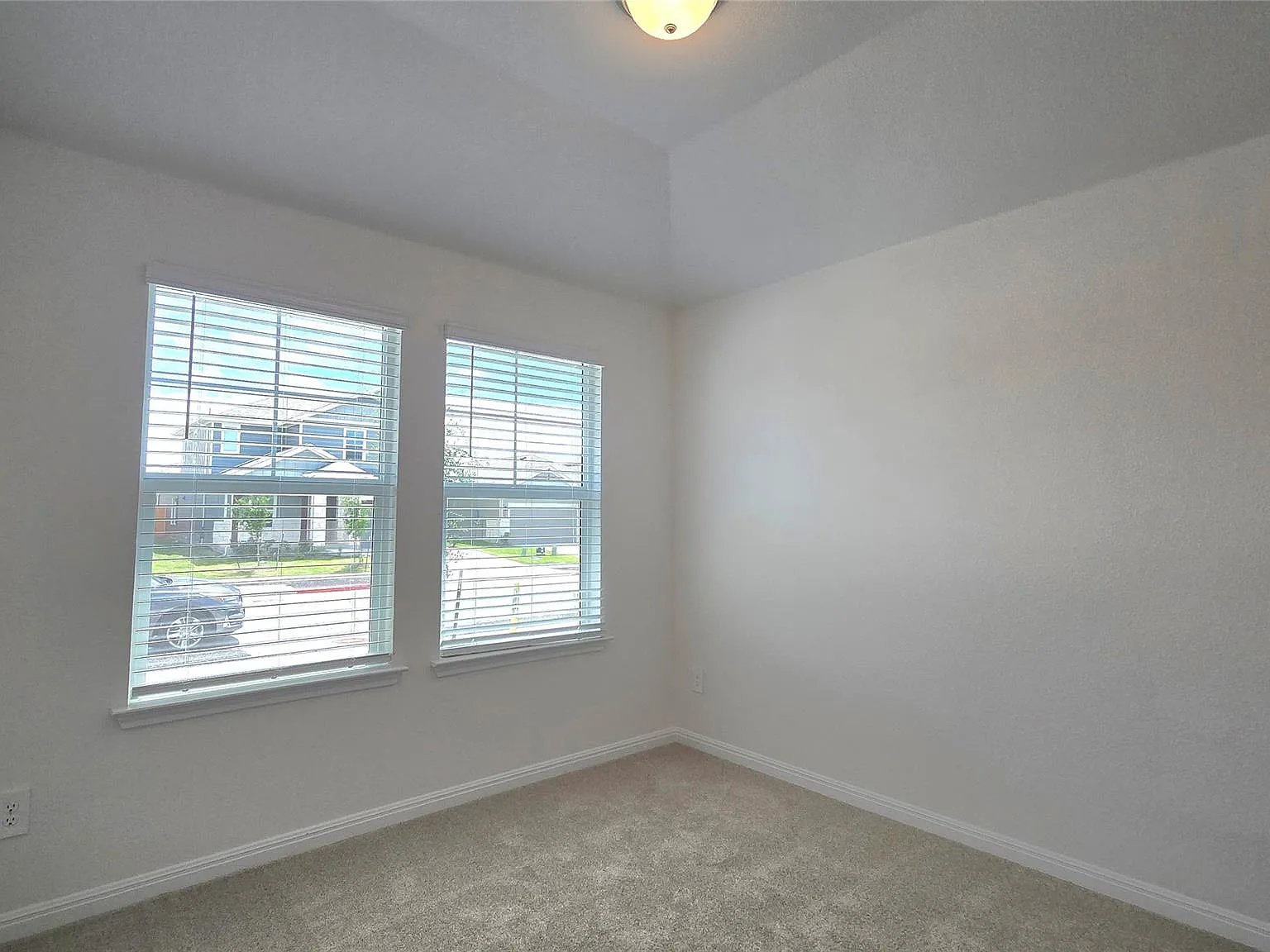 4 bed, 3.0 bath, 2012 sqft, $2,235 — Photo 3