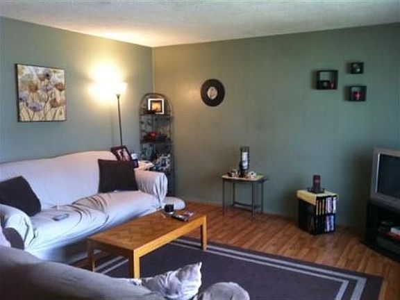 3rd image of 1416 Holly Dr
