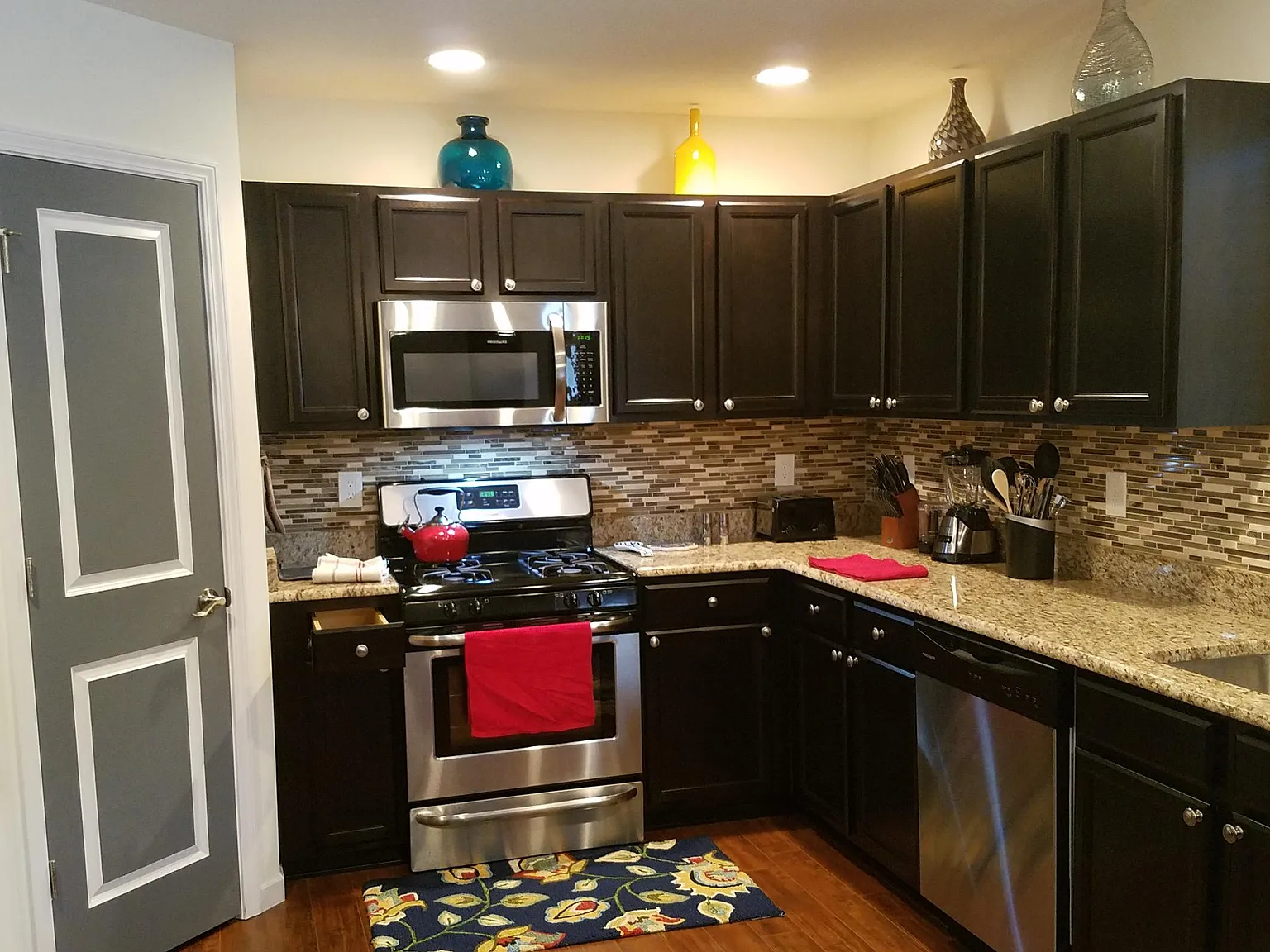 4 bed, 1945 sqft, $4,500 — Photo 3