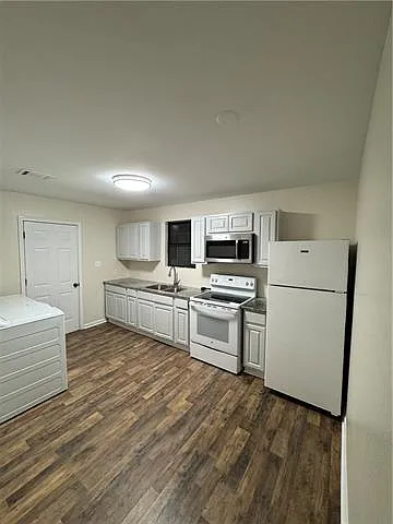 5324 Wildair Dr #B — Photo 3