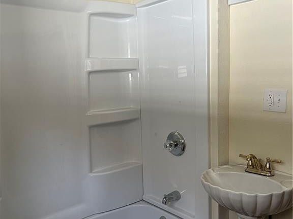 5th image of 3231 Kimball Ave