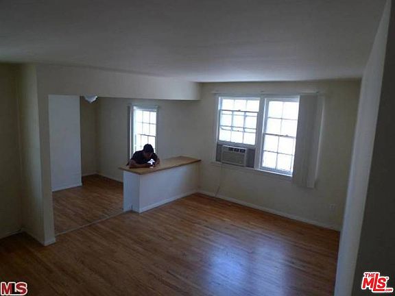 4th image of 1833 N Beverly Glen Blvd