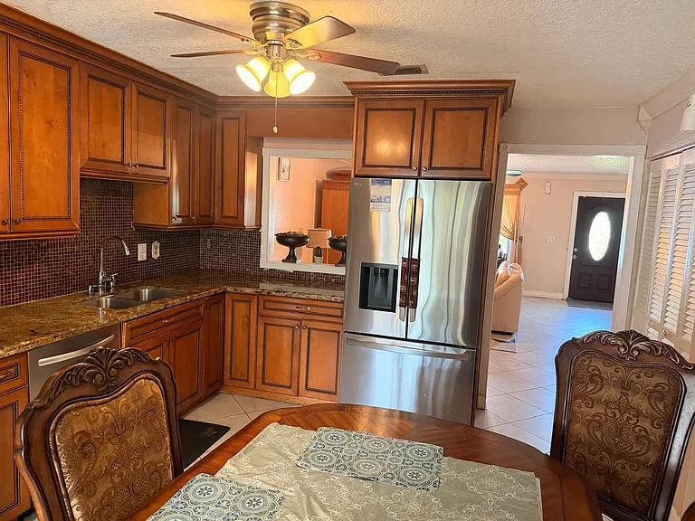6082 Wauconda Way E — Photo 5