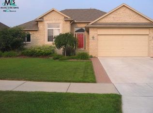 49084 E Stratford Dr, New Baltimore, MI 48047