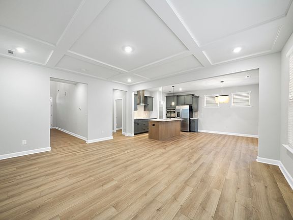 5th image of 288 Meadowbark Bnd #37