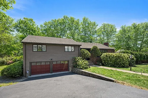 10 Stonewood Dr Photo 1