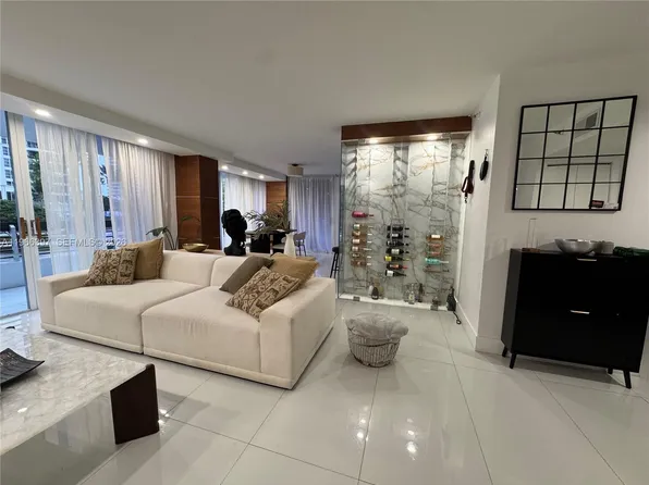 19195 Mystic Pointe Dr APT 205, Miami, FL 33180