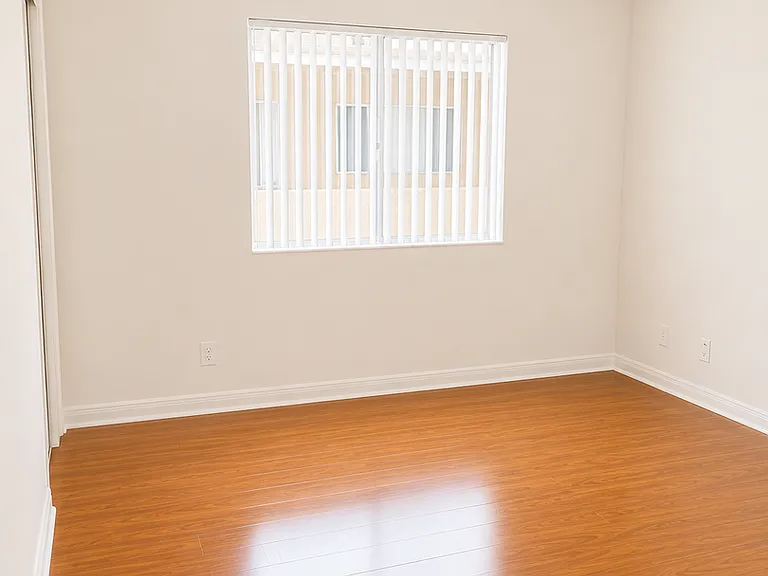 15020 Burbank Blvd — Photo 20