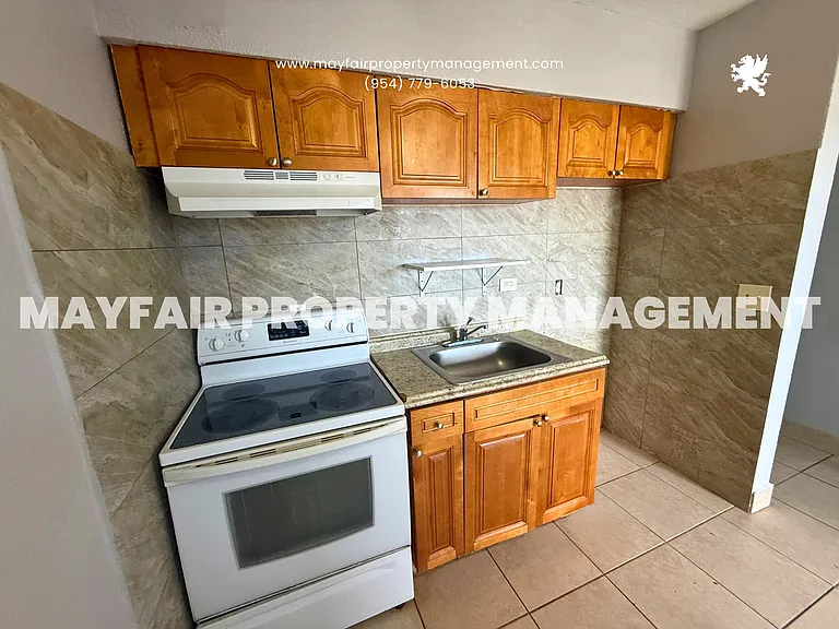 100 NW 30th Ave #8 — Photo 4